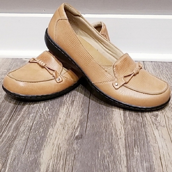 Clarks Bendables Leather Loafer Slip On 6.5M - Picture 1 of 3